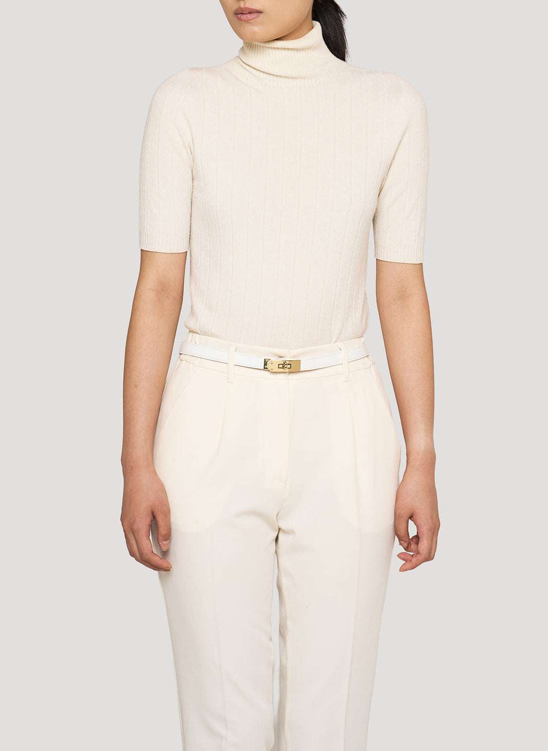 Baronne in White Leather Belt