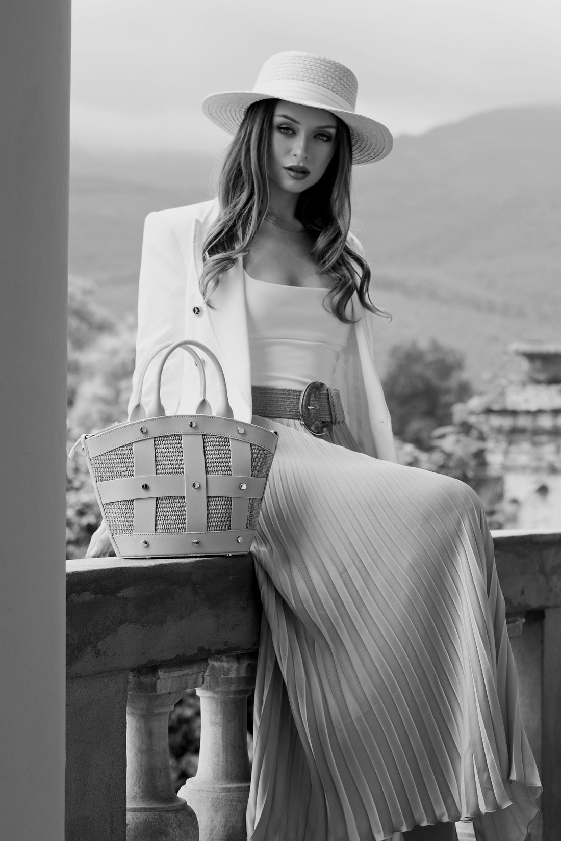 Jacqueline Bag in Black Brushed Leather and Raphia